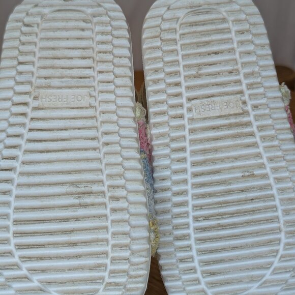 ๐ 3 for 10 ๐ Joe Fresh Fuzzy Pastel Rainbow Slides - Picture 4 of 4